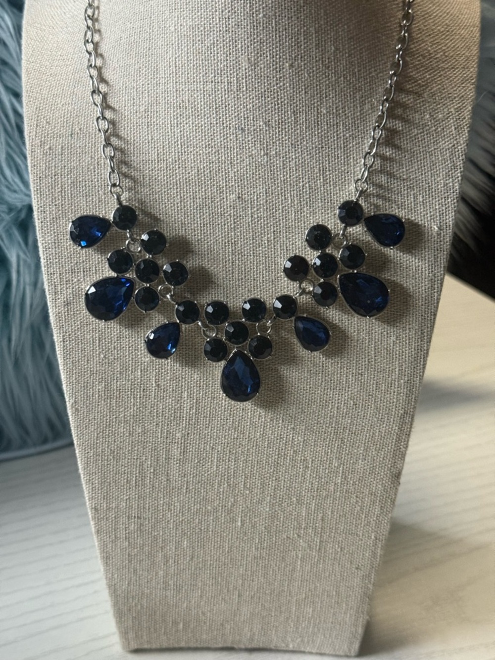 Elegant Navy Blue Teardrop Statement Necklace - Brand Unspecified